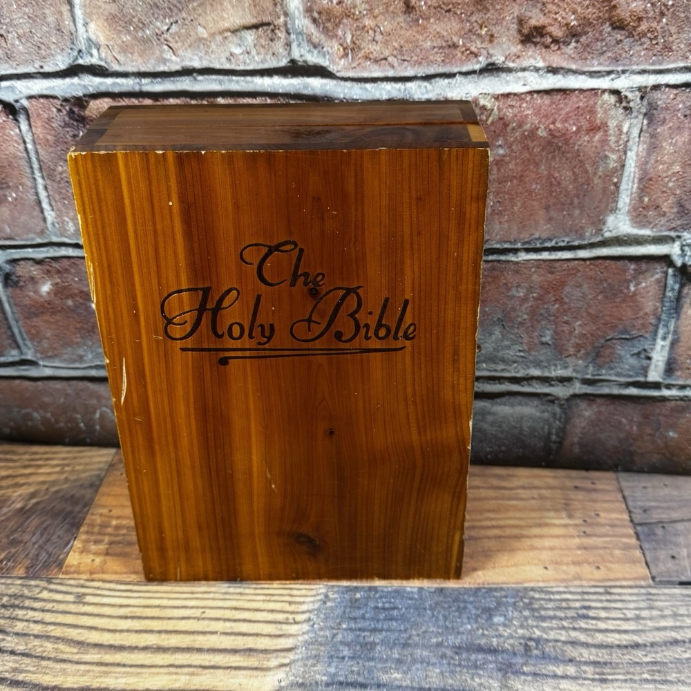 Vintage Cedar Wood Holy‎ Bible Storage Box Case Hinged Union Made Carpenters UAW